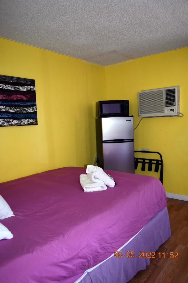 9 Palms Motel