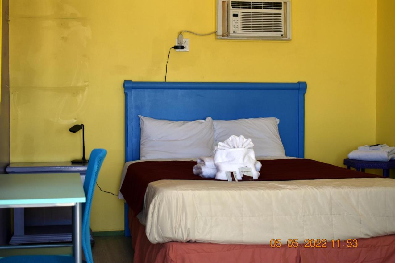 9 Palms Motel 2*