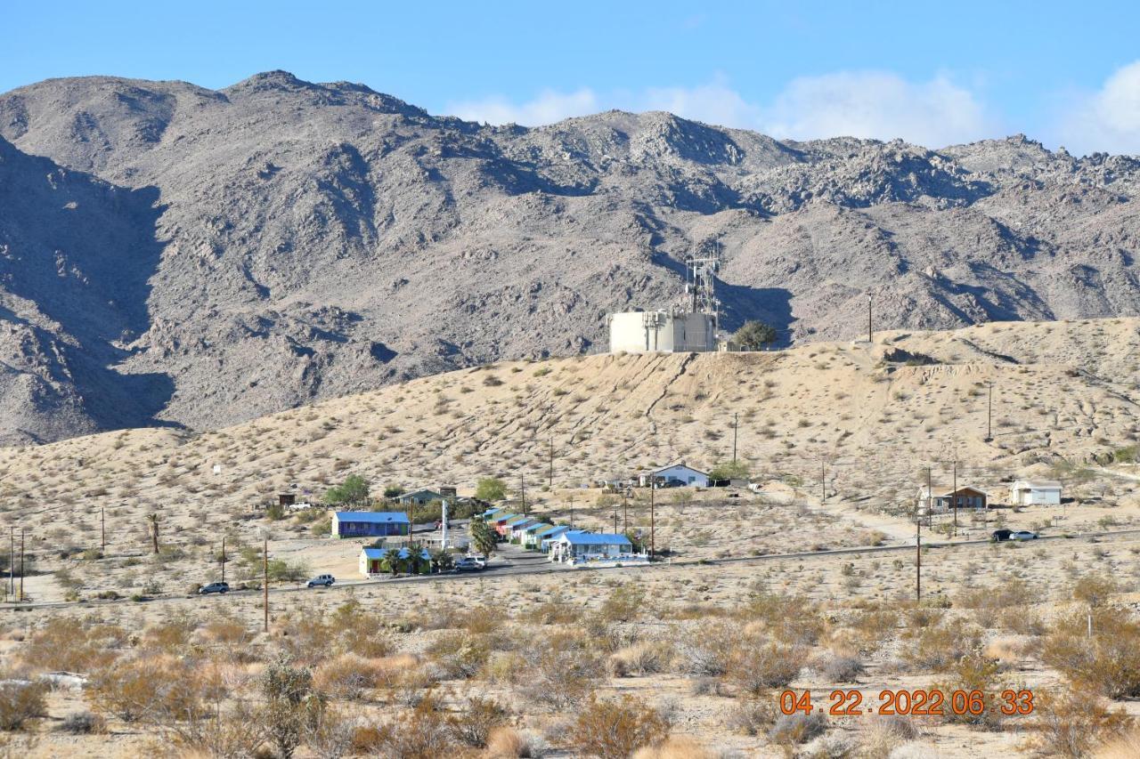 9 Palms Motel
